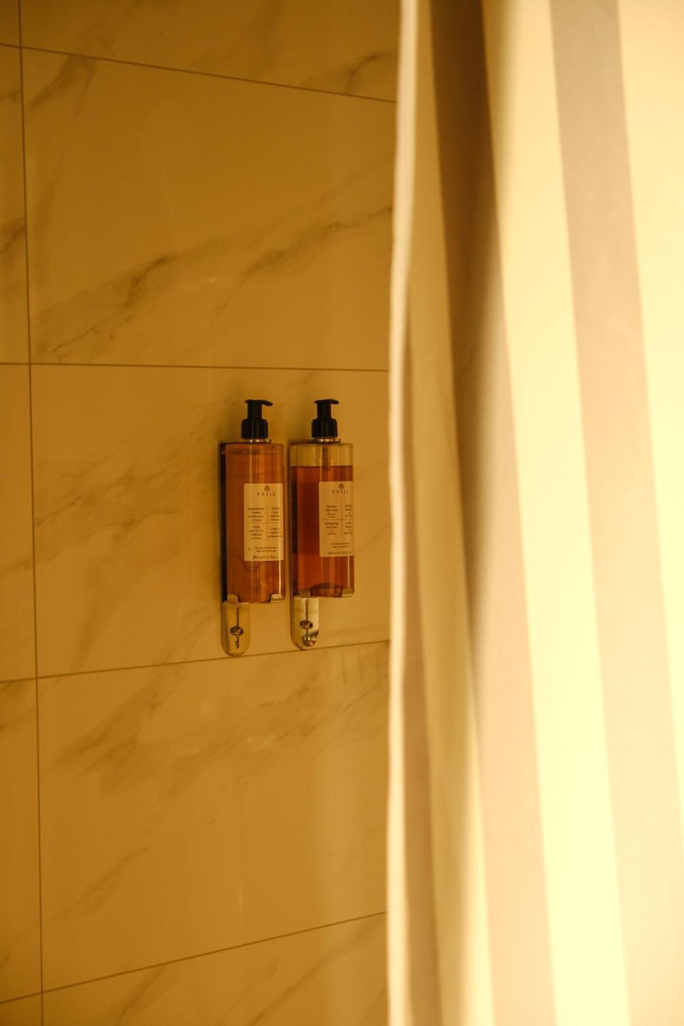 Margot Sololaki Hotel Tbilisi ภายนอก รูปภาพ